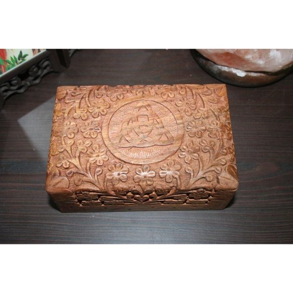 Triquetra Carved Wood Box 4x6" - Picture 1 of 7